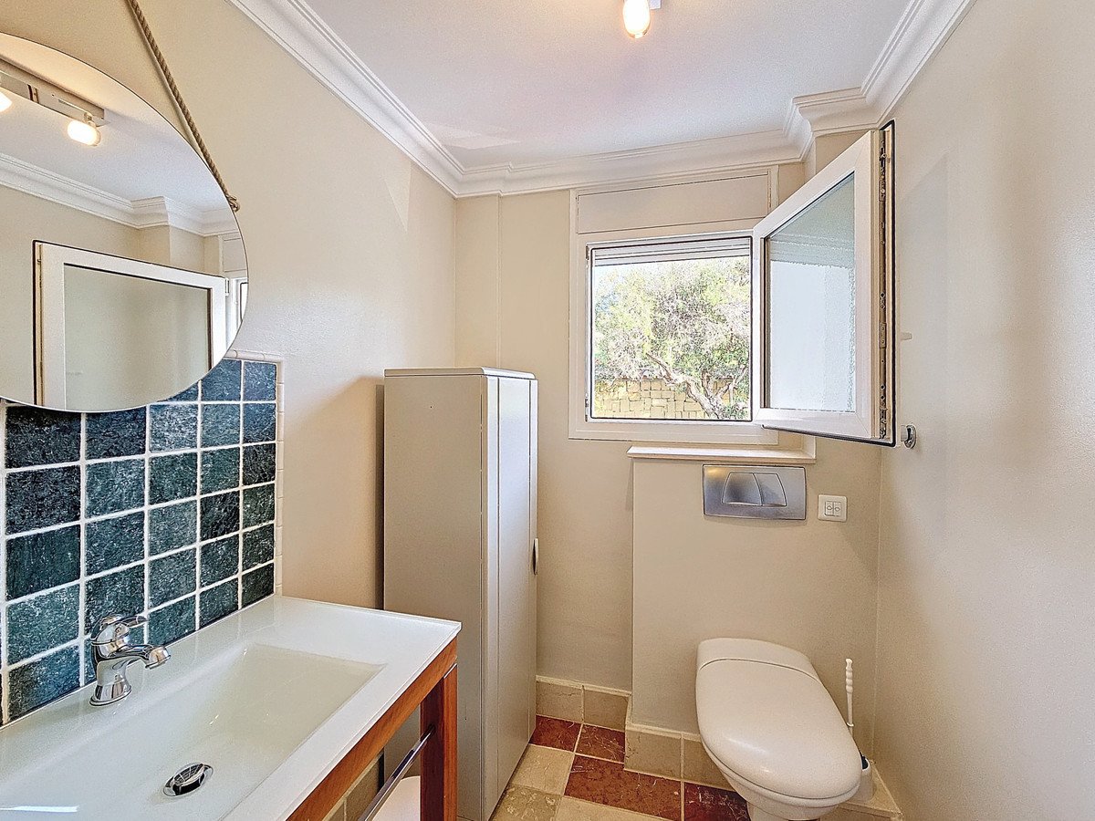 4 Bed Detached Villa in Estepona