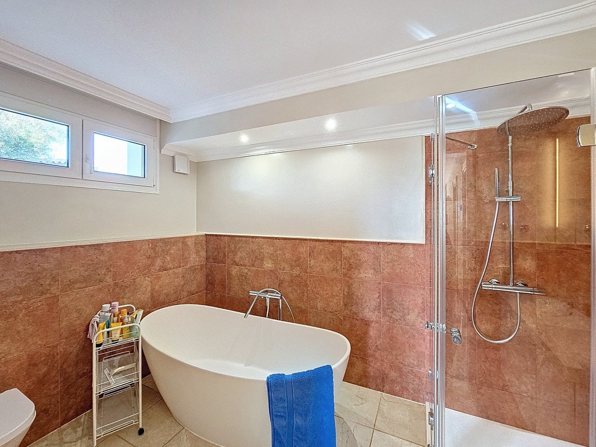 4 Bed Detached Villa in Estepona