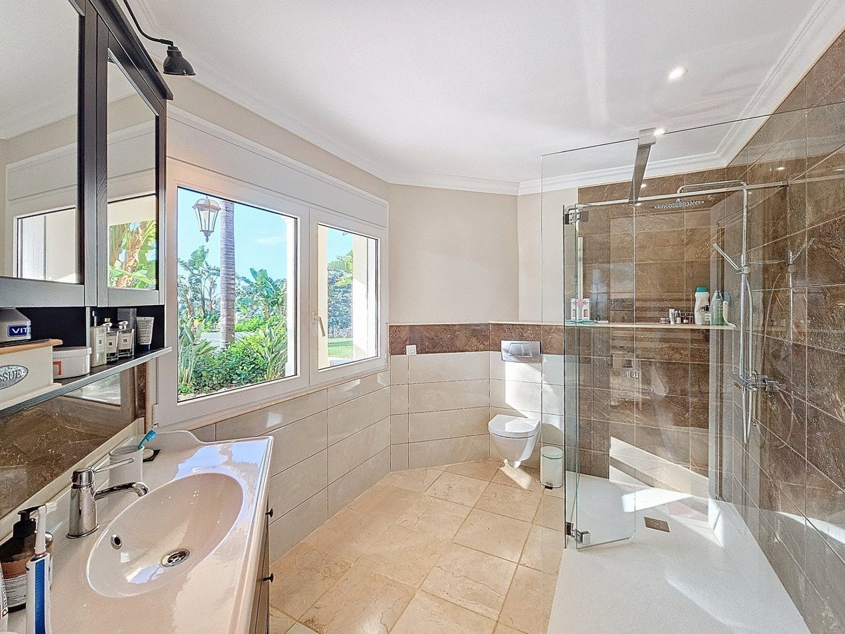 4 Bed Detached Villa in Estepona
