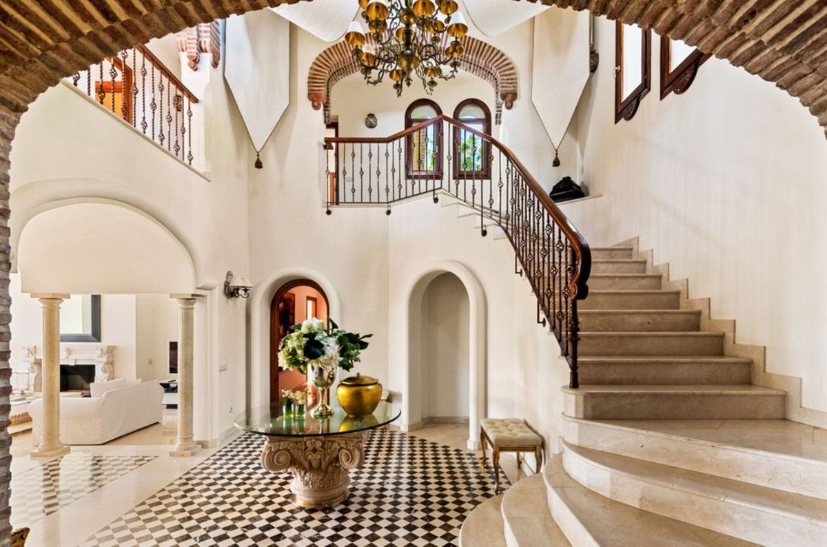 6 Bed Detached Villa in Sierra Blanca