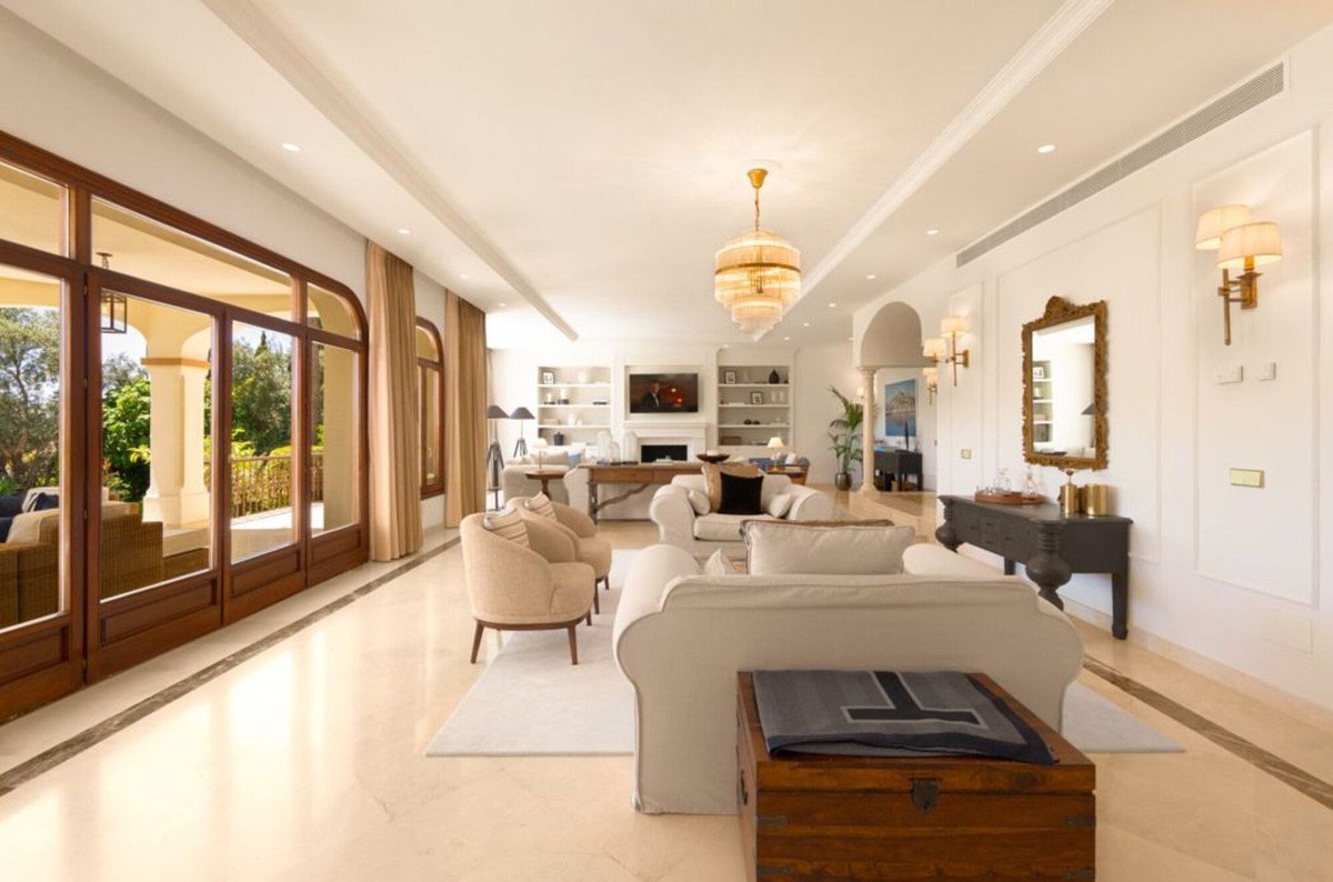 6 Bed Detached Villa in Sierra Blanca