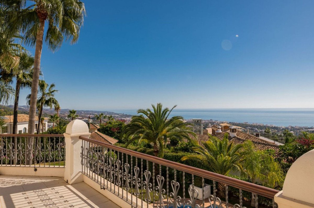 6 Bed Detached Villa in Sierra Blanca