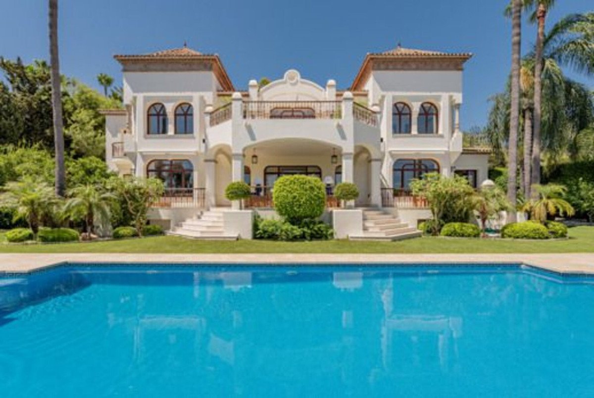 6 Bed Detached Villa in Sierra Blanca