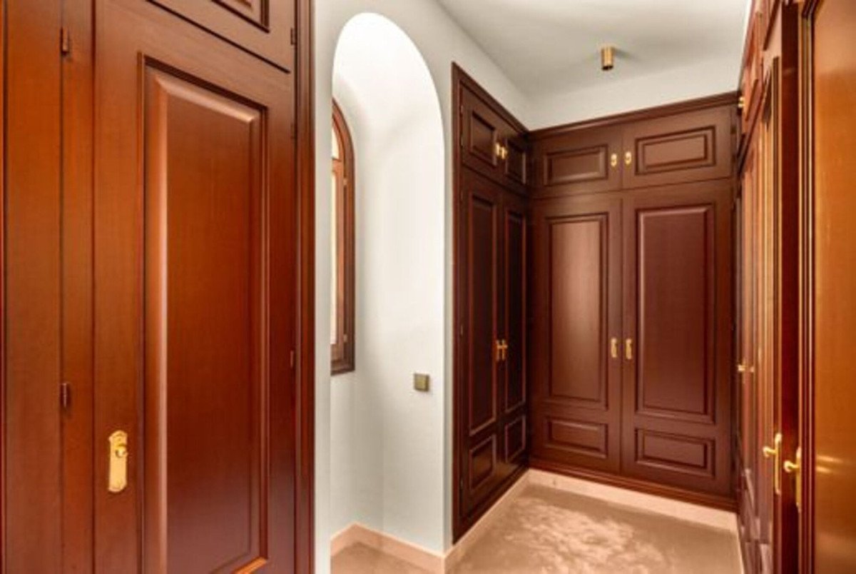 6 Bed Detached Villa in Sierra Blanca