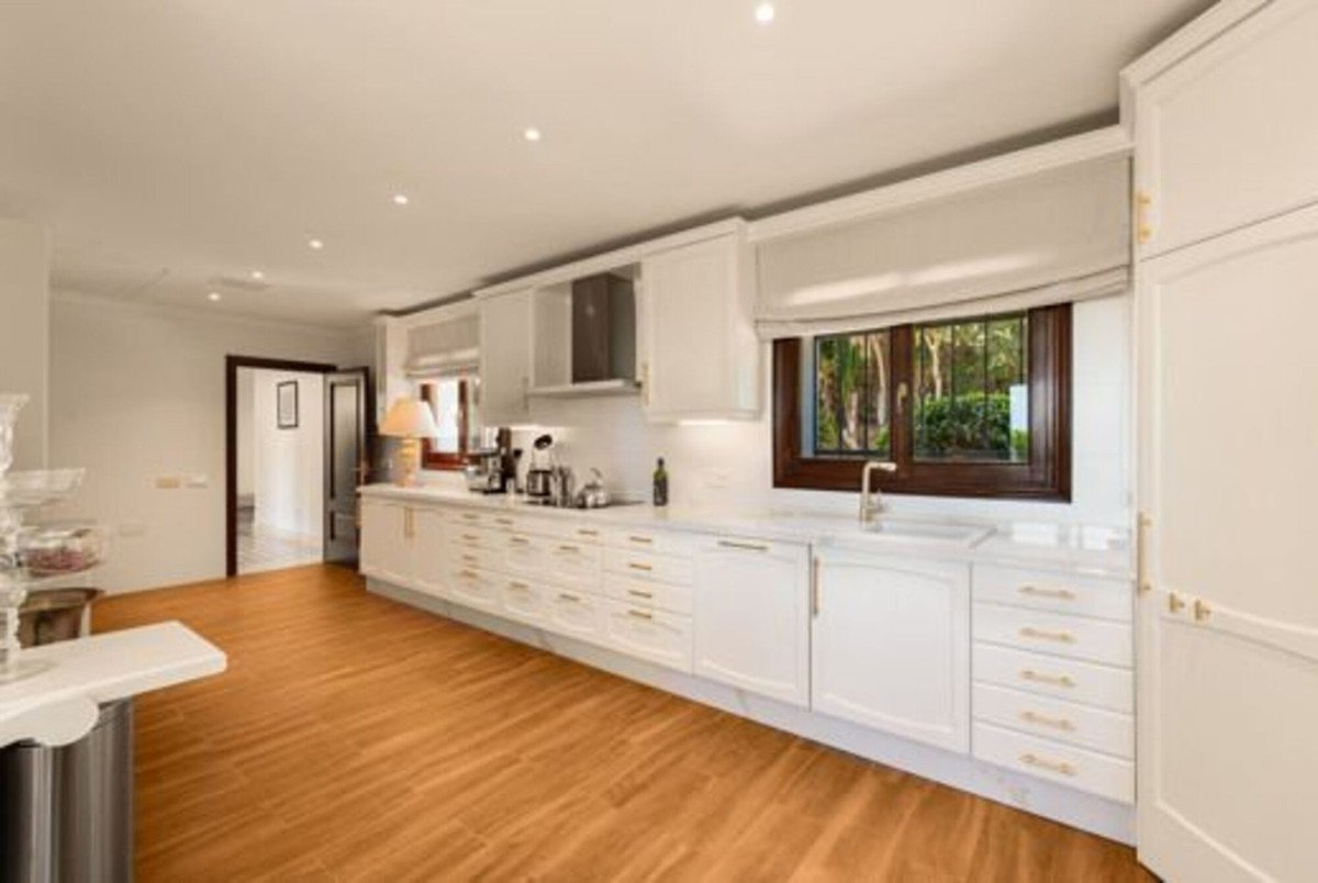 6 Bed Detached Villa in Sierra Blanca