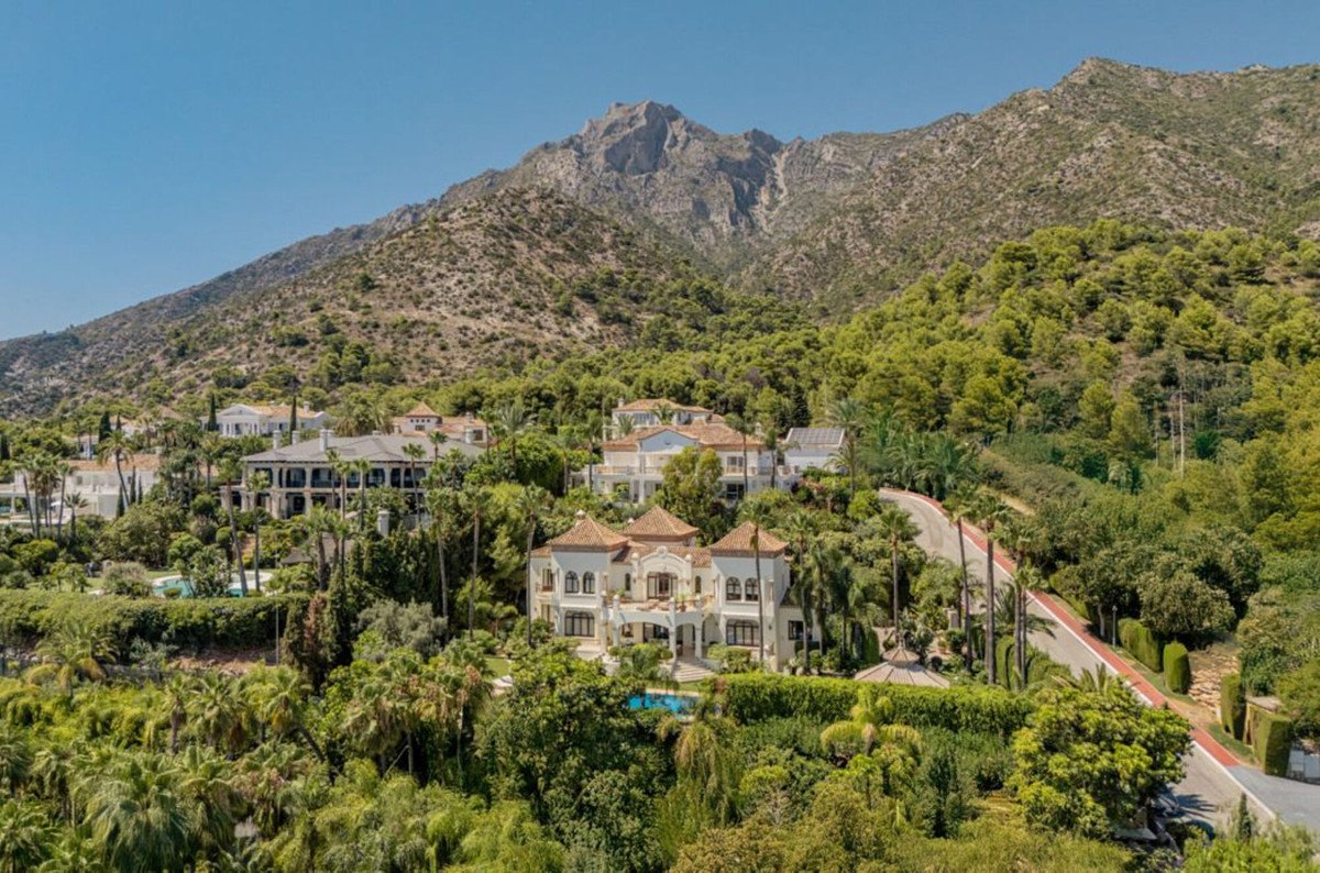 6 Bed Detached Villa in Sierra Blanca