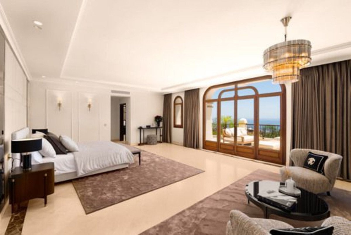 6 Bed Detached Villa in Sierra Blanca