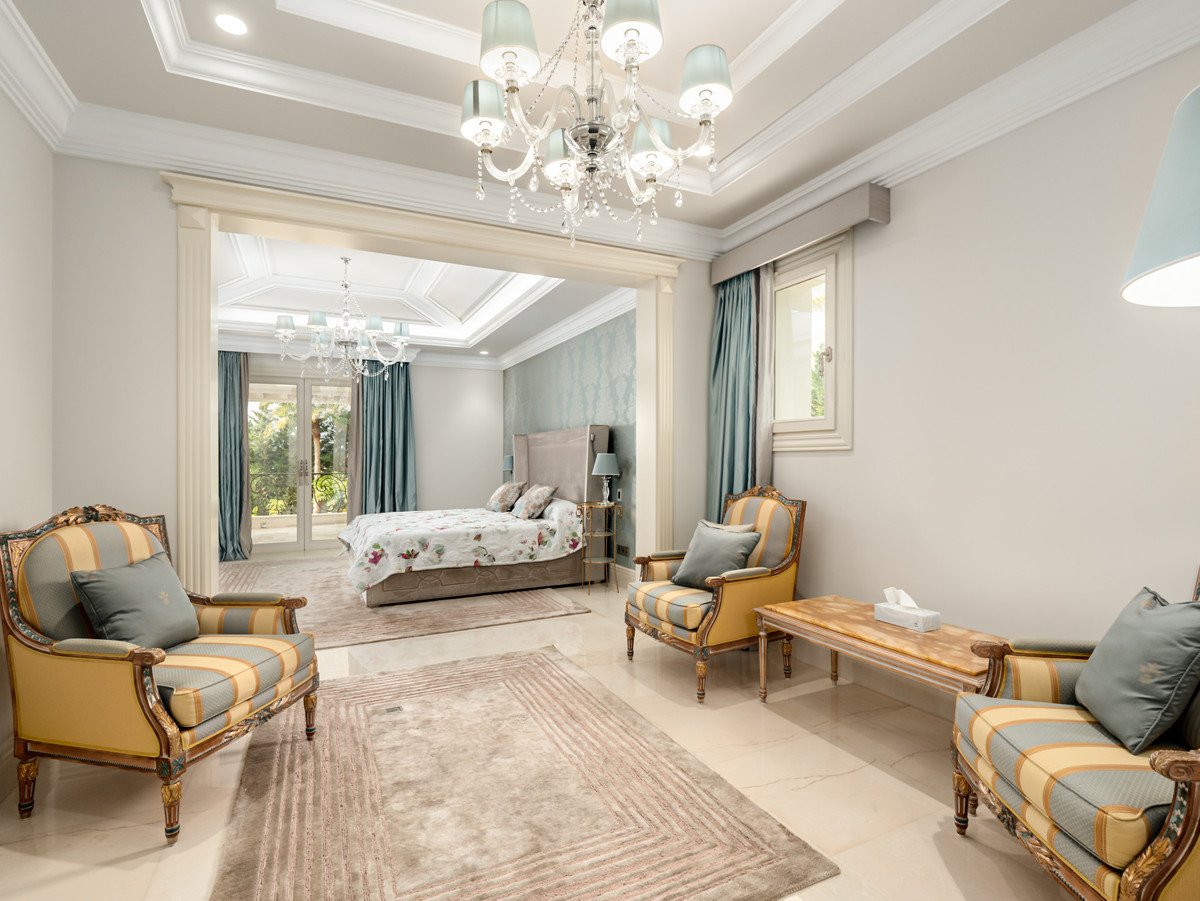 10 Bed Detached Villa in Sierra Blanca