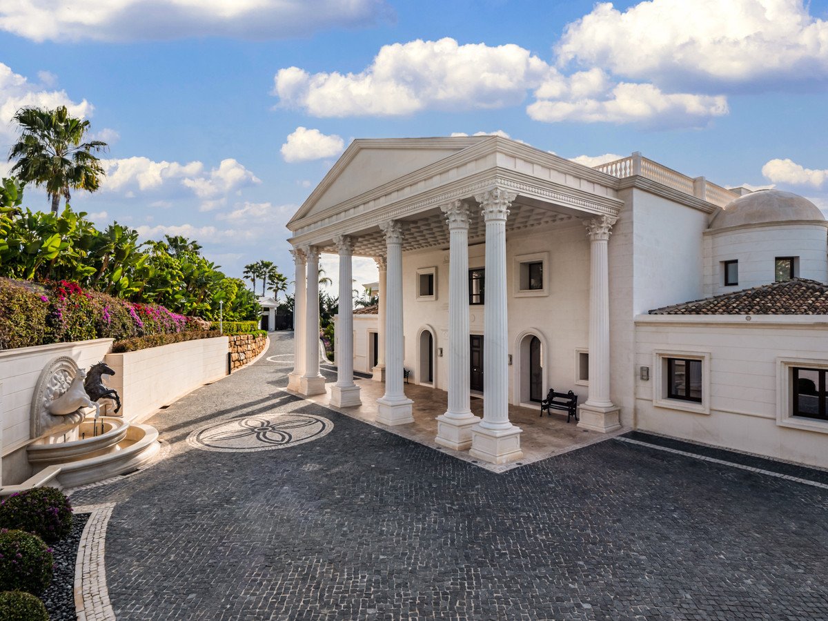 10 Bed Detached Villa in Sierra Blanca