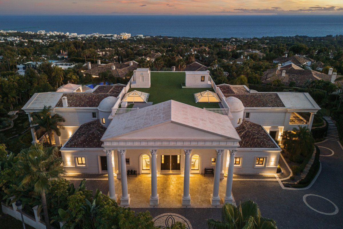 10 Bed Detached Villa in Sierra Blanca