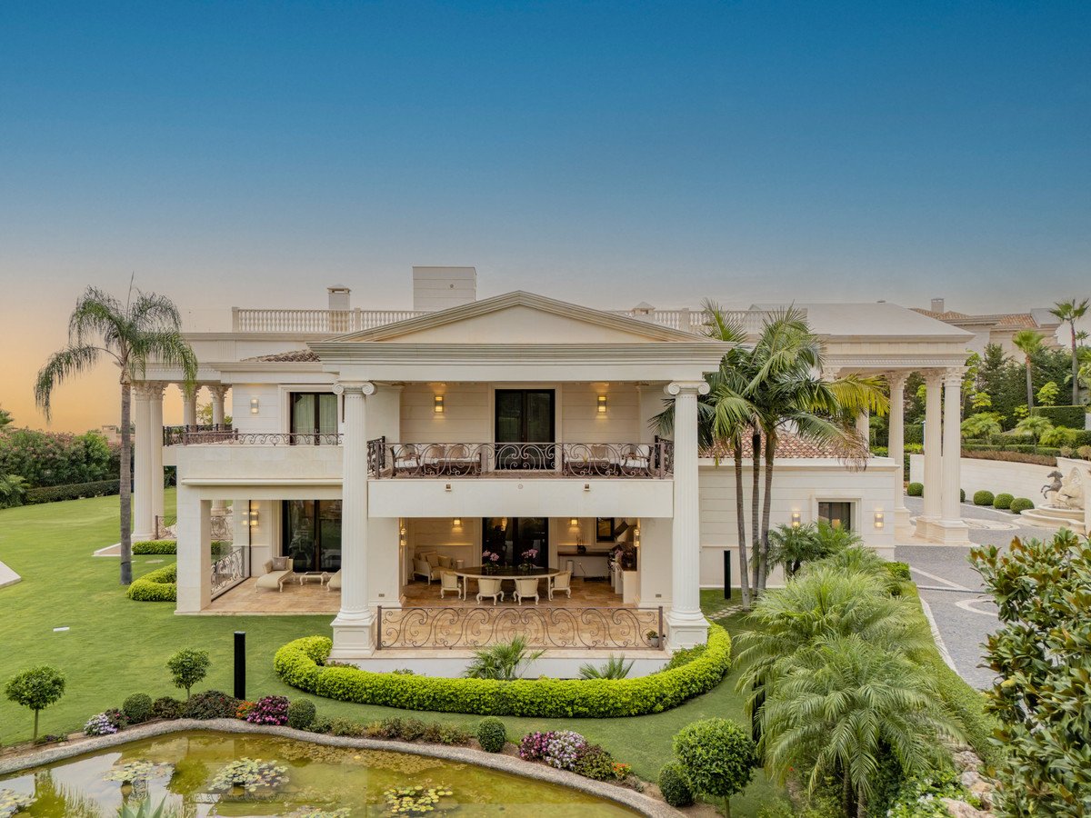 10 Bed Detached Villa in Sierra Blanca