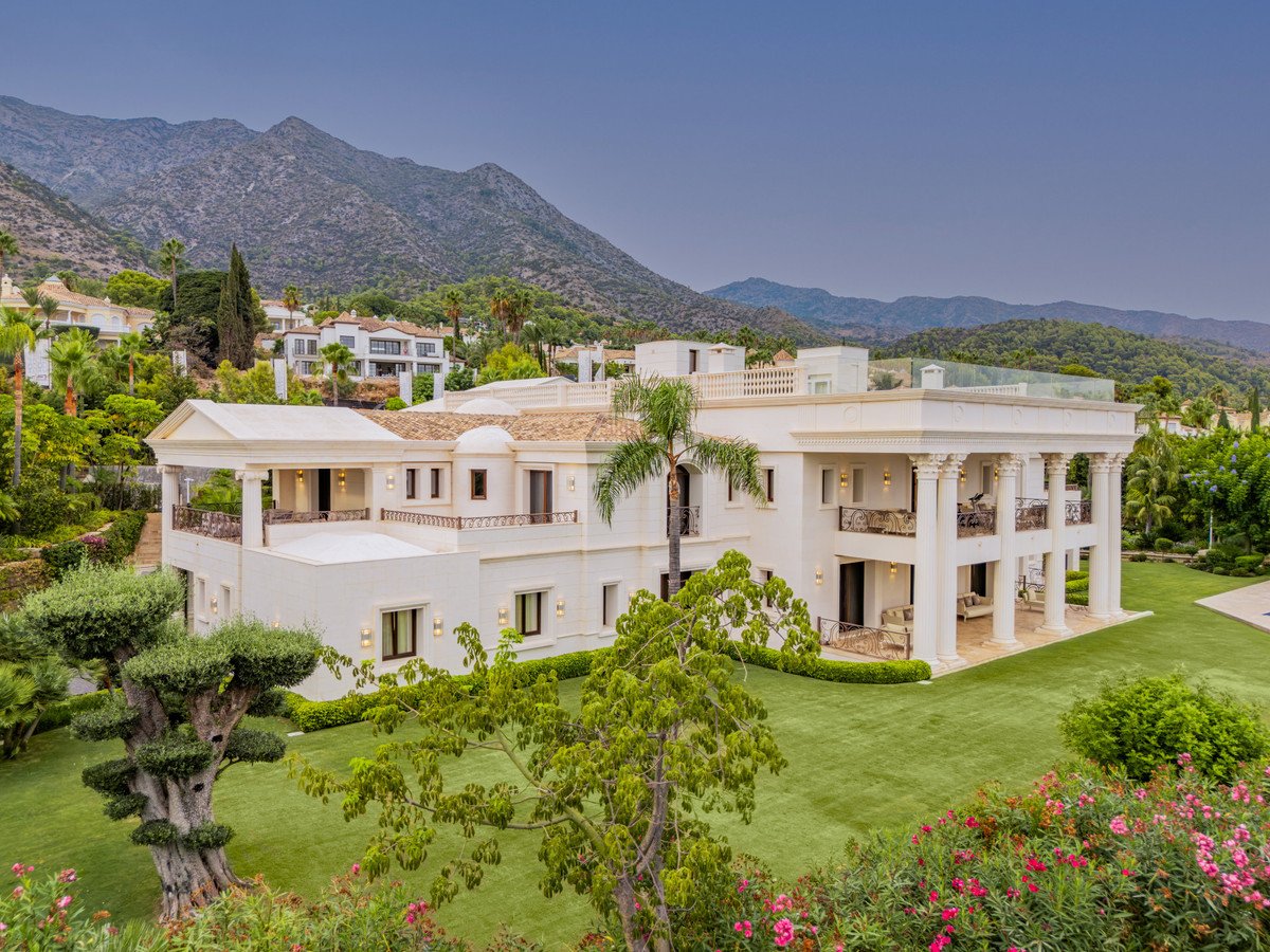 10 Bed Detached Villa in Sierra Blanca