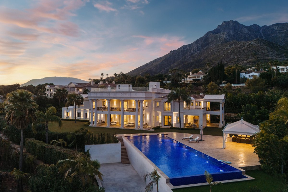 10 Bed Detached Villa in Sierra Blanca