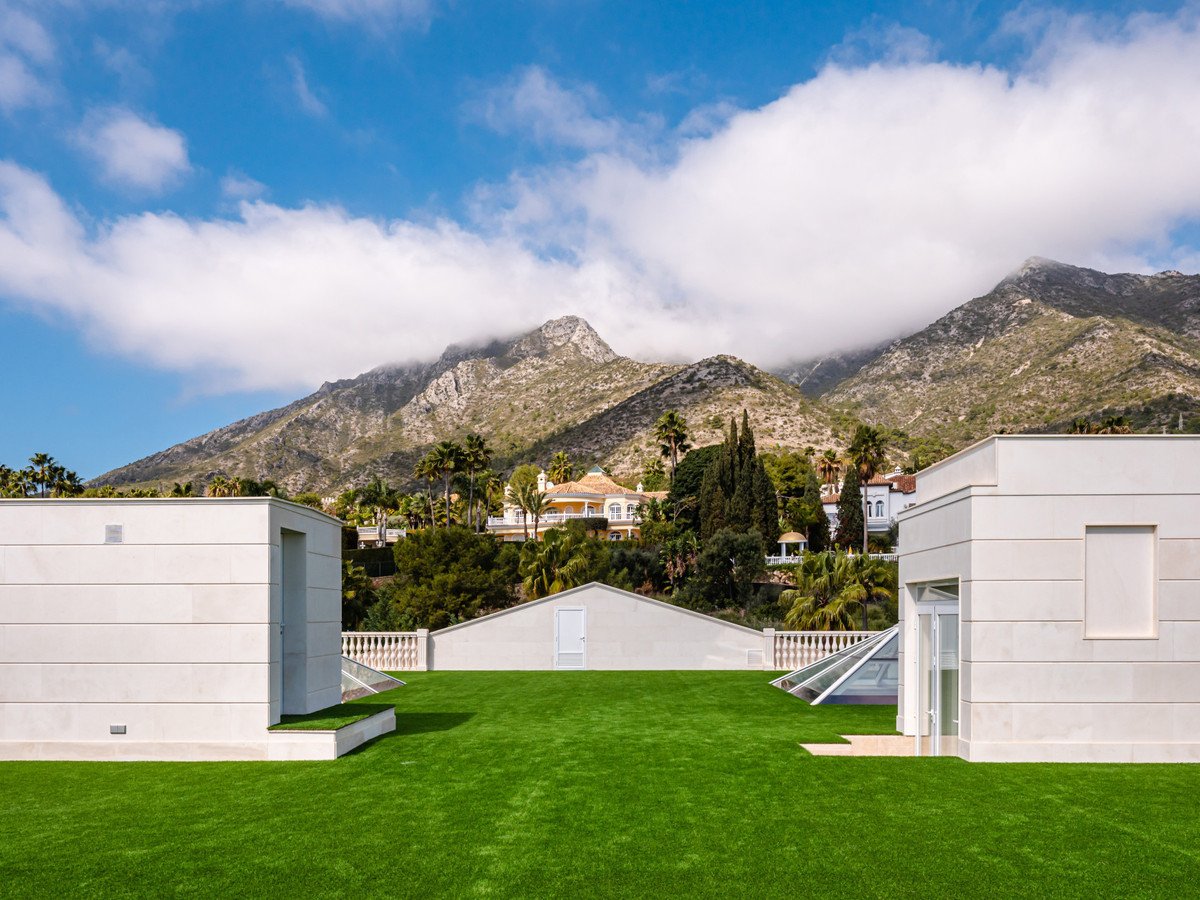 10 Bed Detached Villa in Sierra Blanca