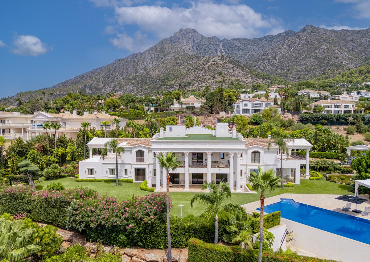 10 Bed Detached Villa in Sierra Blanca