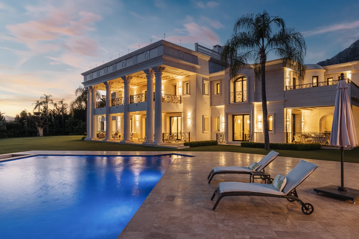 10 Bed Detached Villa in Sierra Blanca