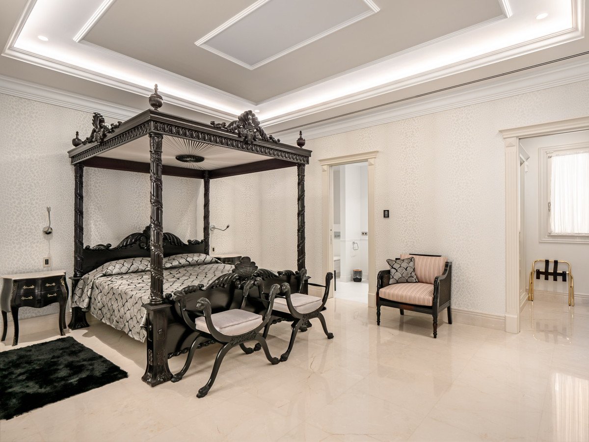 10 Bed Detached Villa in Sierra Blanca