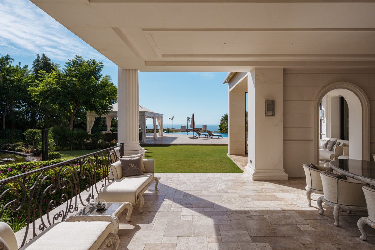 10 Bed Detached Villa in Sierra Blanca