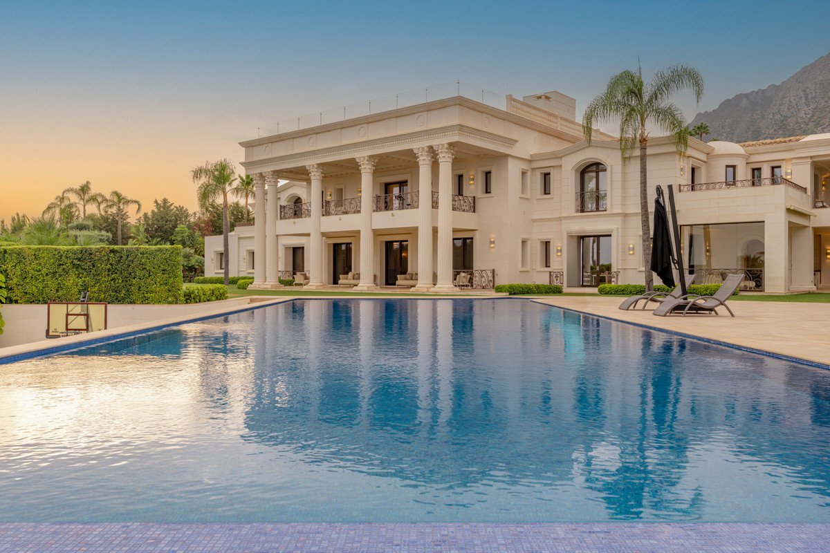 10 Bed Detached Villa in Sierra Blanca
