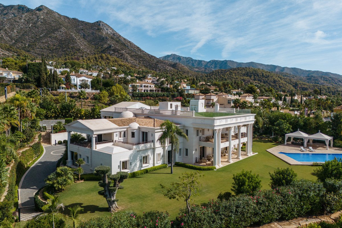 10 Bed Detached Villa in Sierra Blanca