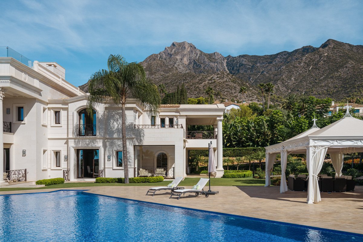 10 Bed Detached Villa in Sierra Blanca