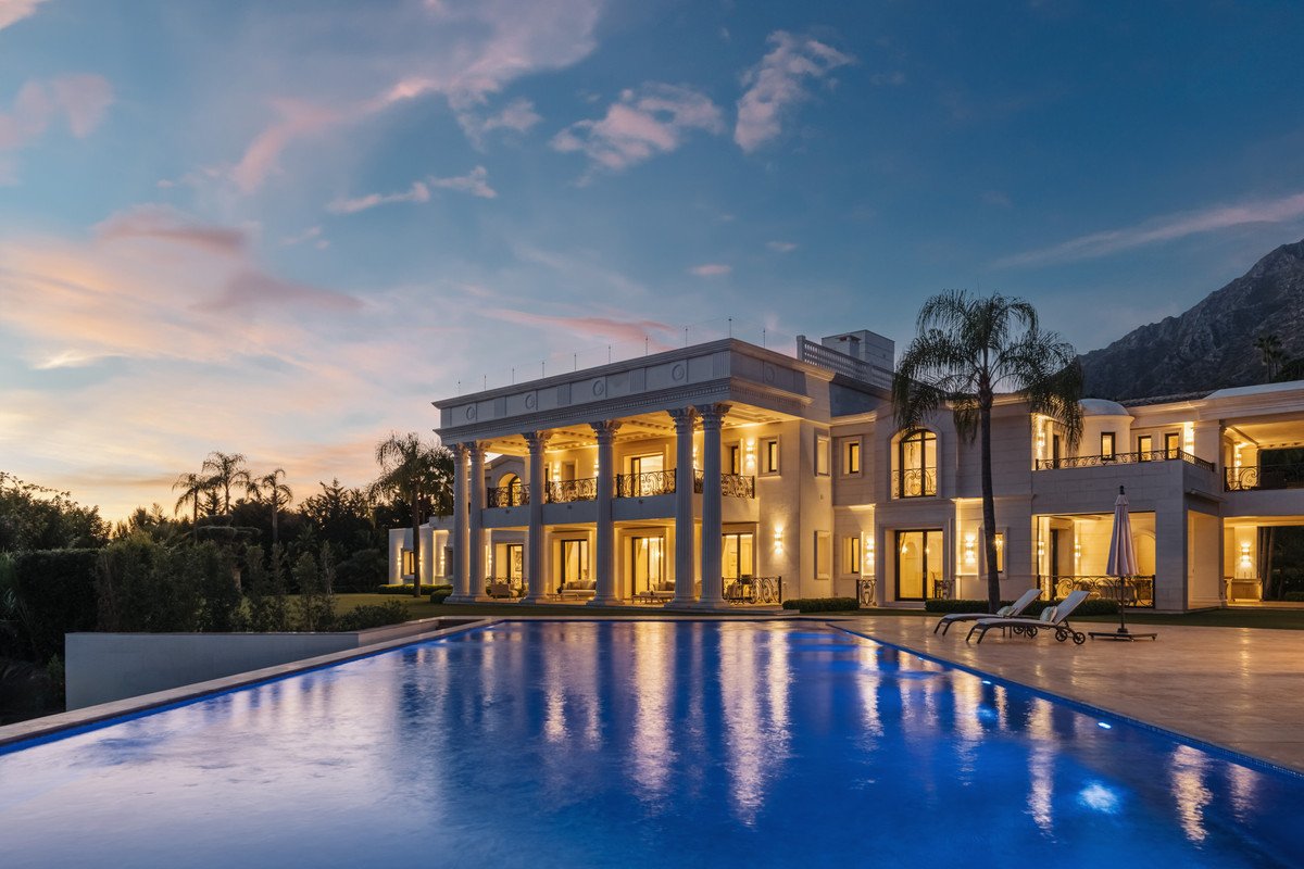10 Bed Detached Villa in Sierra Blanca