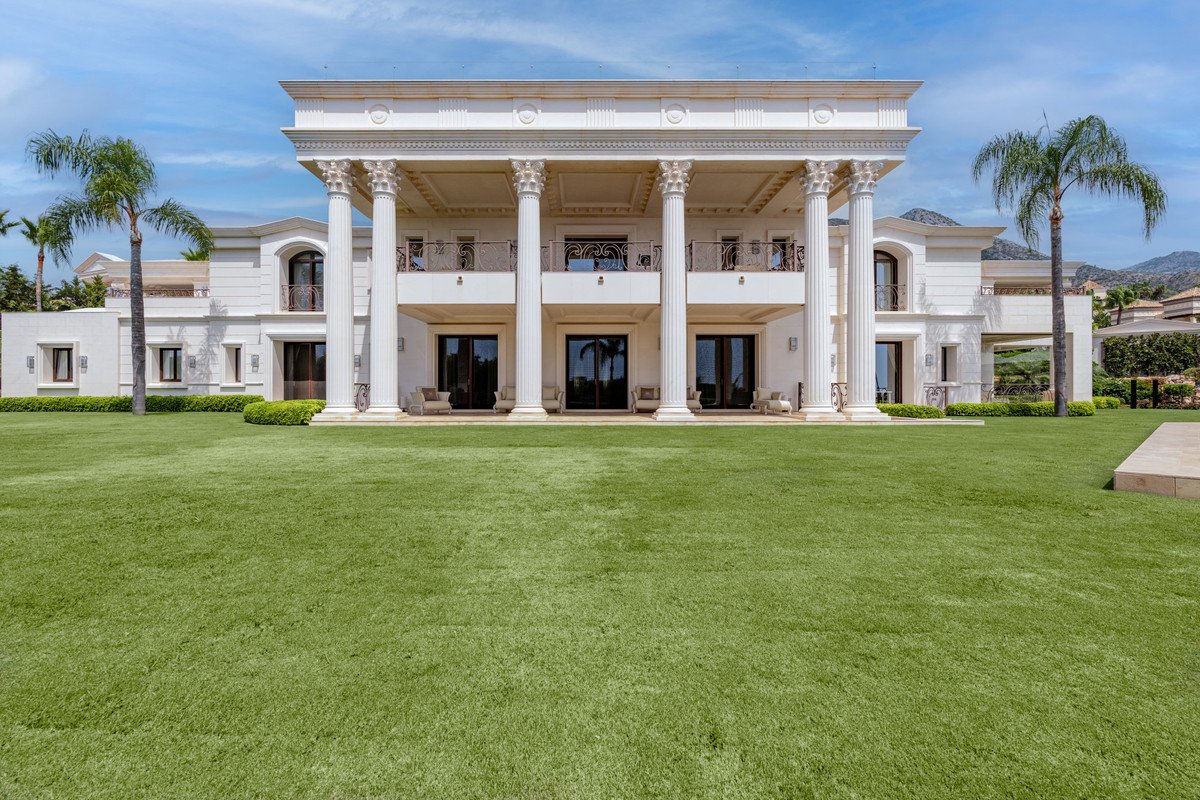10 Bed Detached Villa in Sierra Blanca