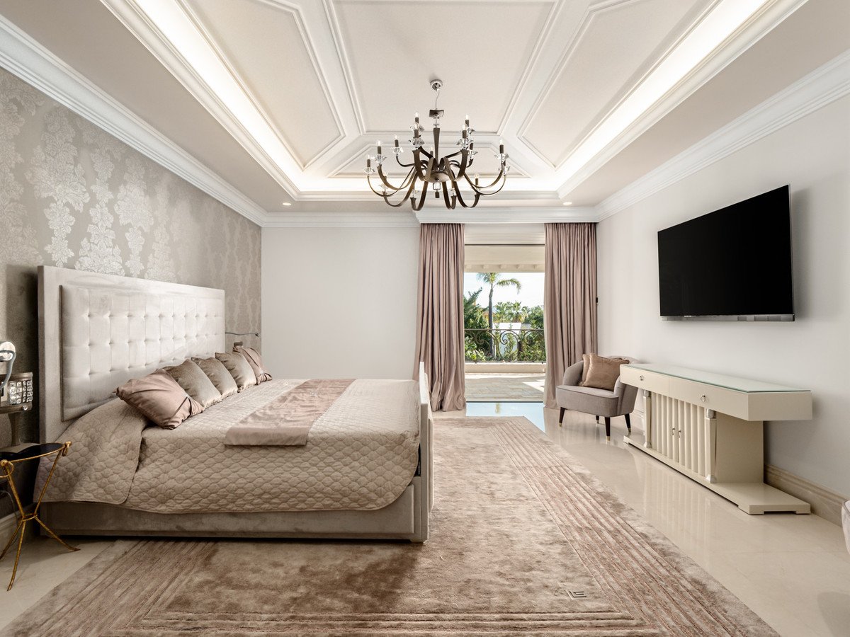 10 Bed Detached Villa in Sierra Blanca