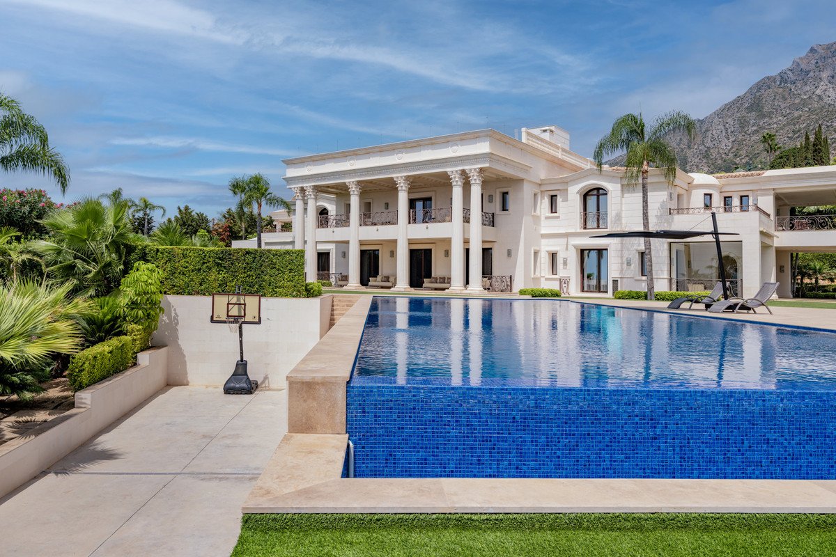 10 Bed Detached Villa in Sierra Blanca