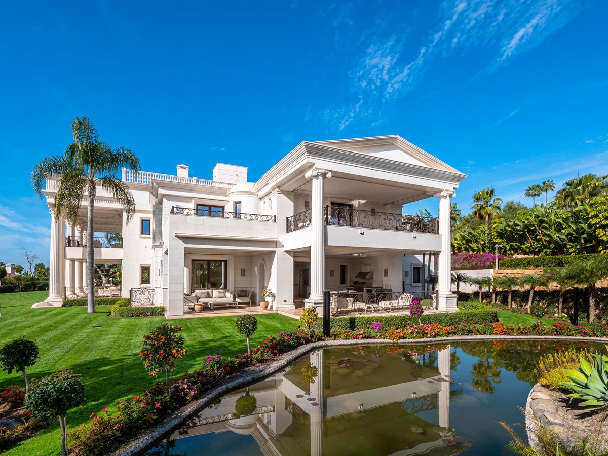 10 Bed Detached Villa in Sierra Blanca