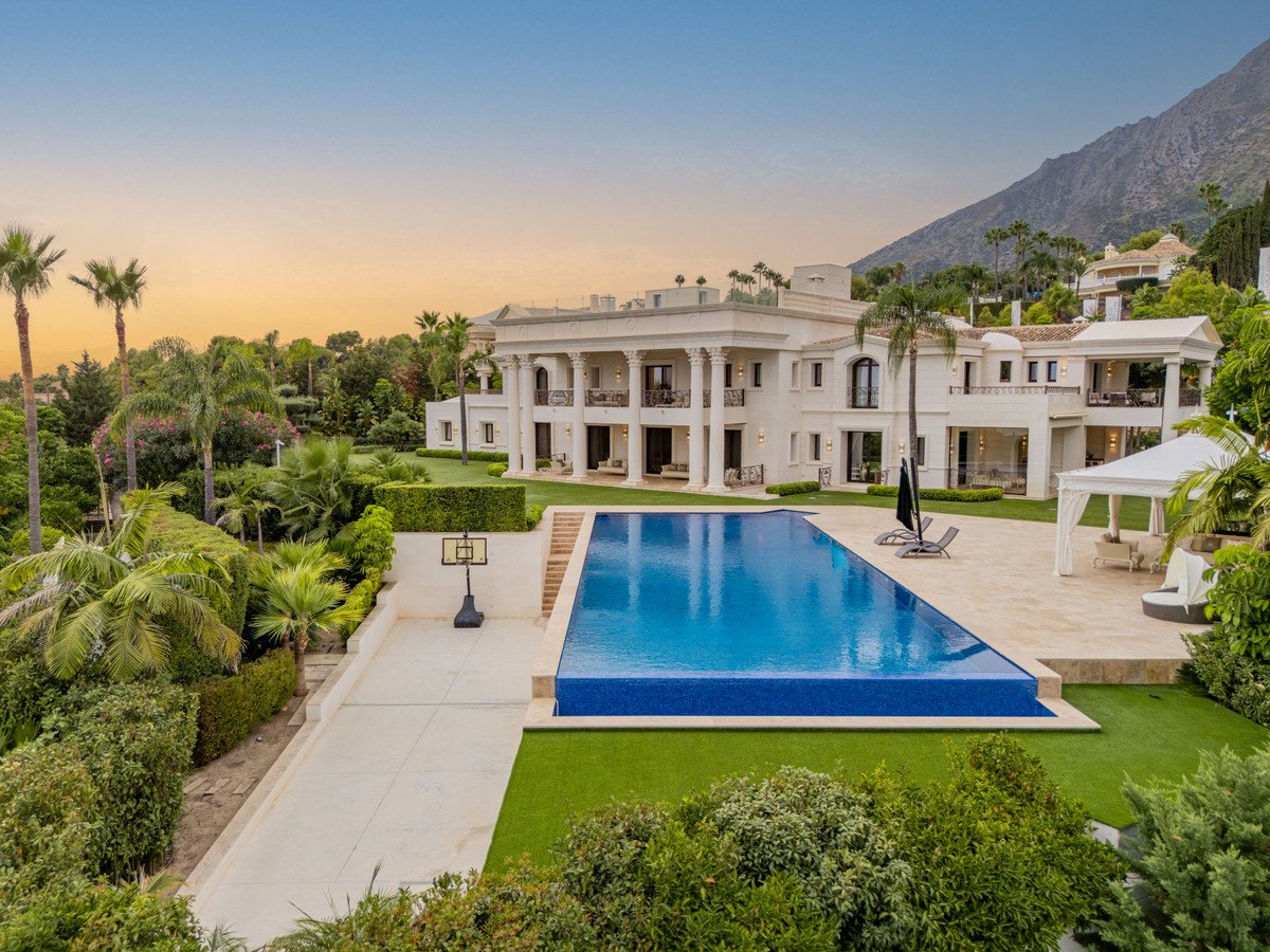 10 Bed Detached Villa in Sierra Blanca