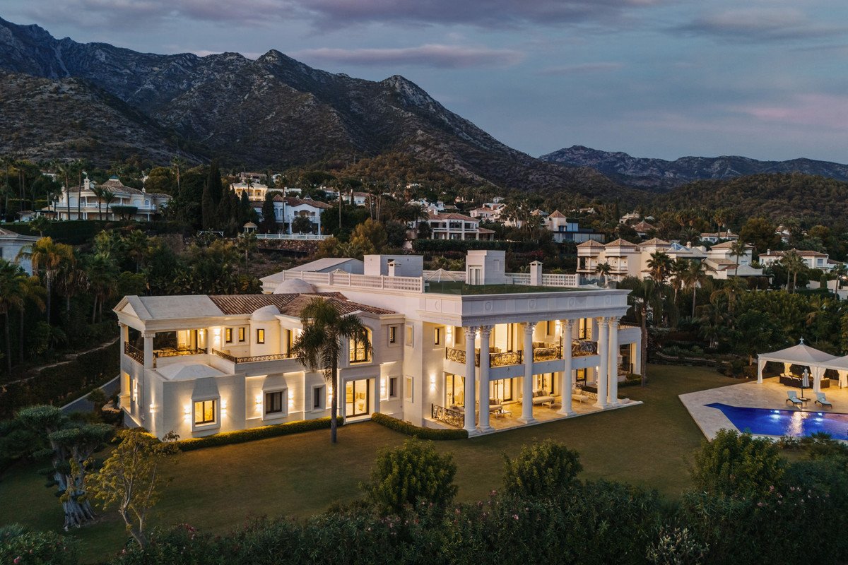 10 Bed Detached Villa in Sierra Blanca