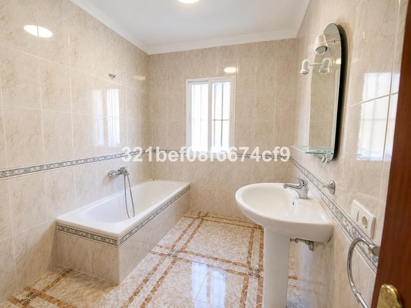 3 Bed Detached Villa in Montes de Málaga
