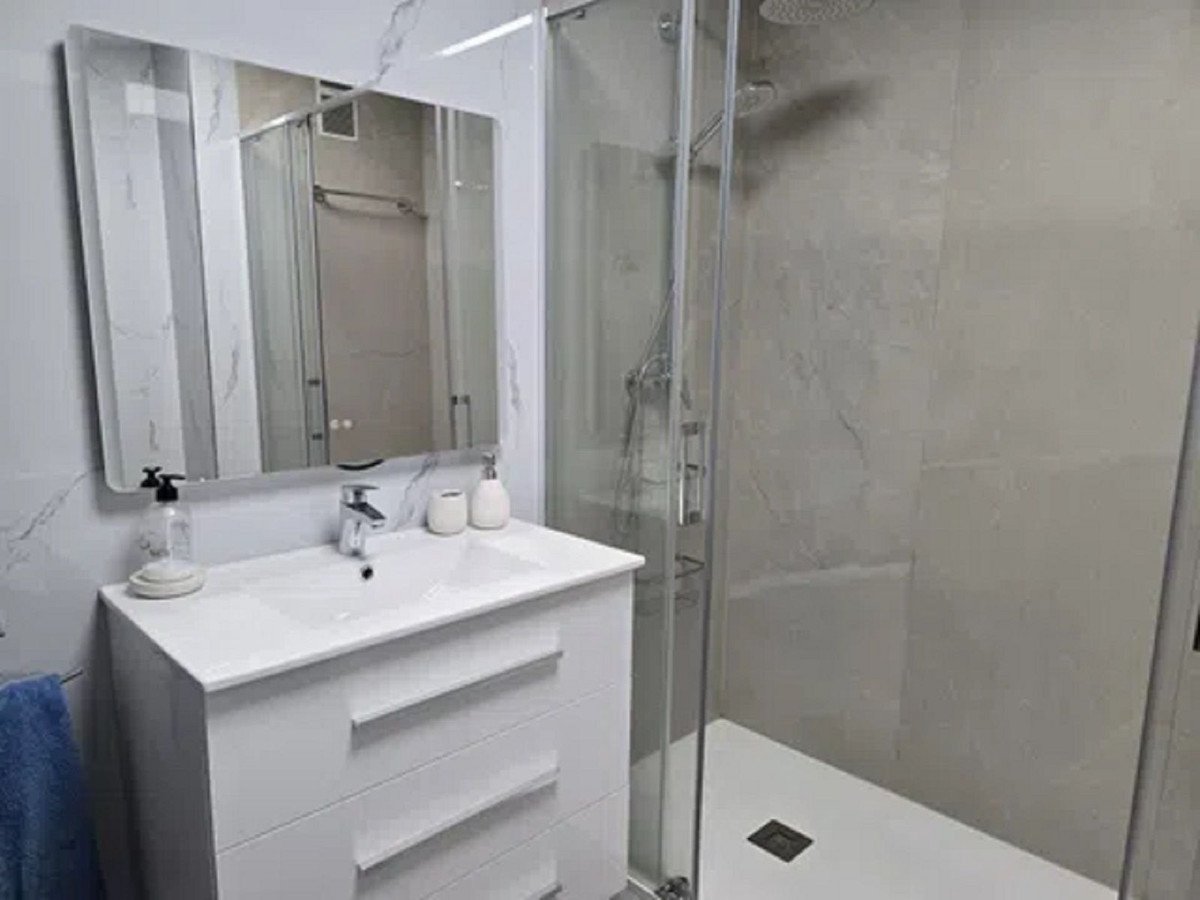 1 Bed Middle Floor Apartment in Málaga Centro