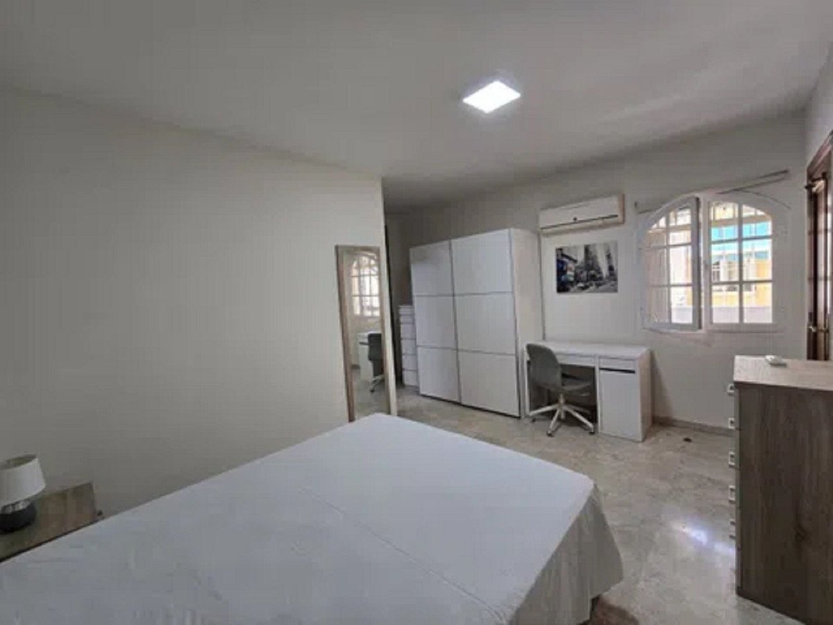1 Bed Middle Floor Apartment in Málaga Centro