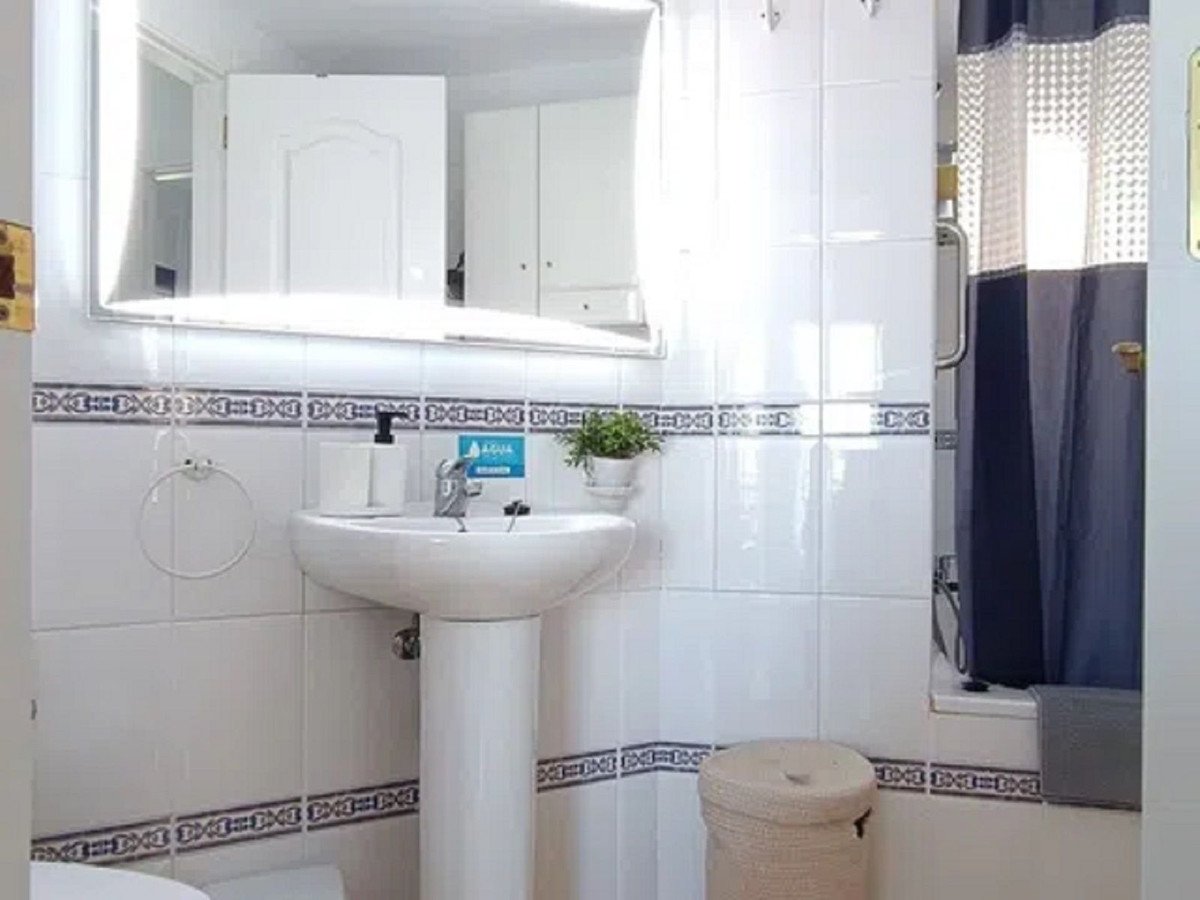2 Bed Middle Floor Apartment in Torremolinos