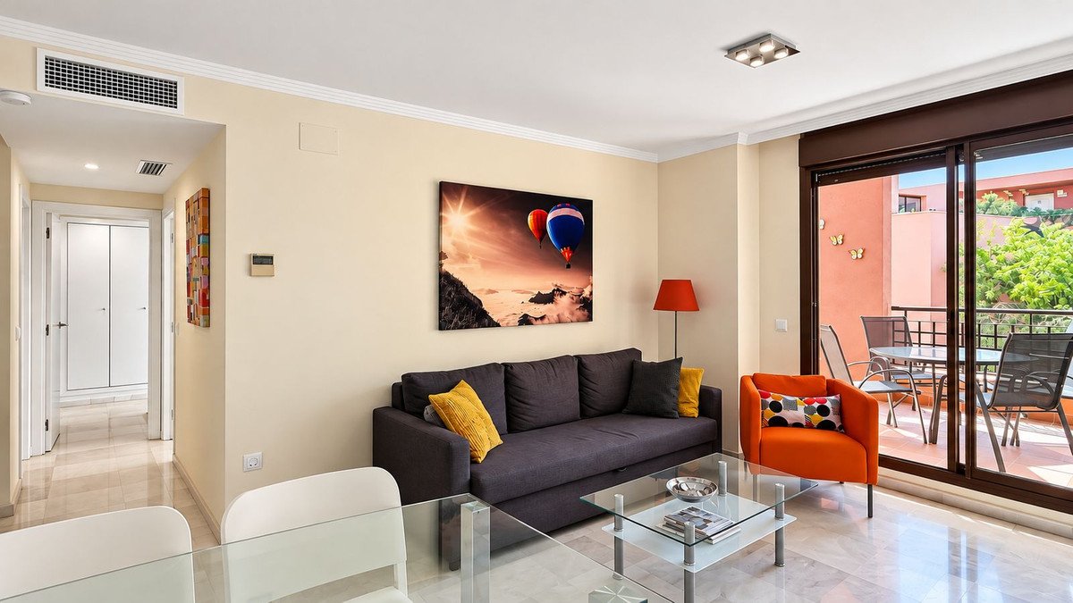 2 Bed Middle Floor Apartment in Mijas Costa