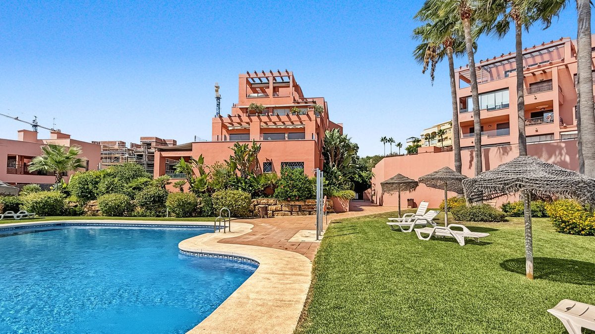 2 Bed Middle Floor Apartment in Mijas Costa