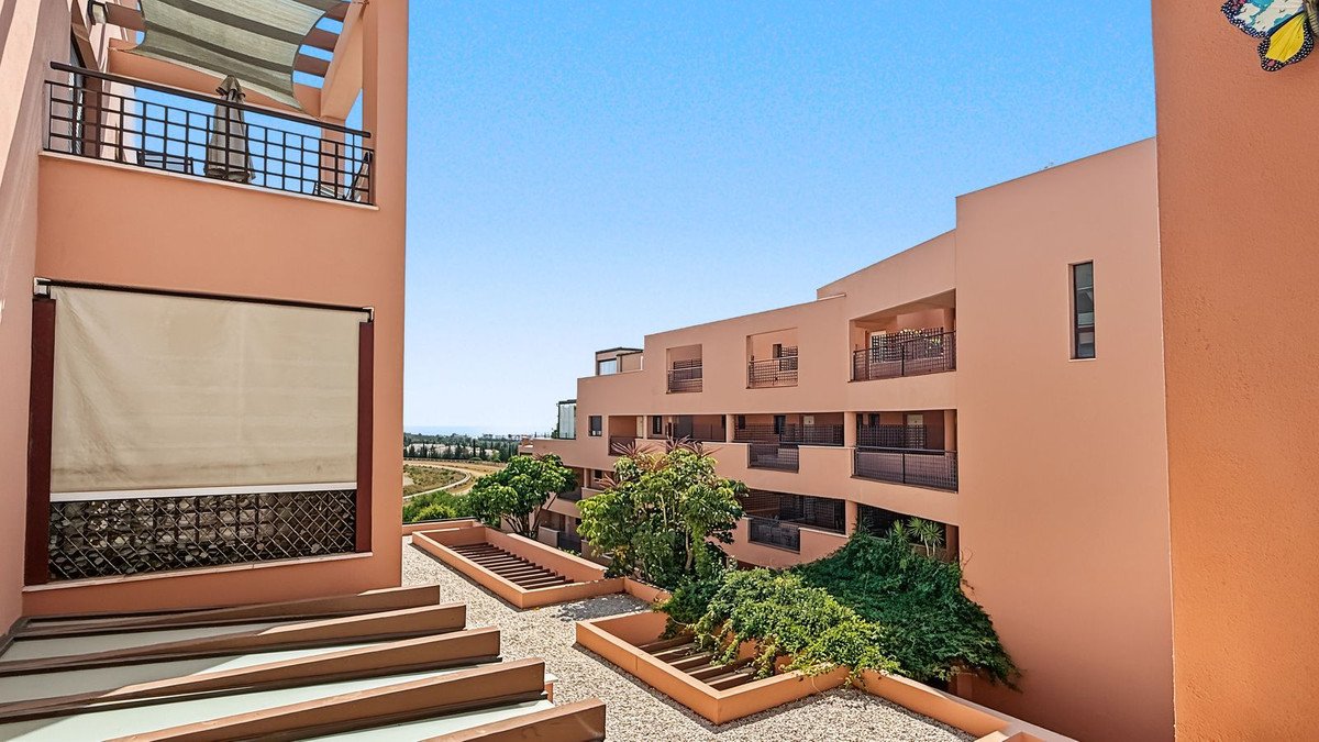 2 Bed Middle Floor Apartment in Mijas Costa