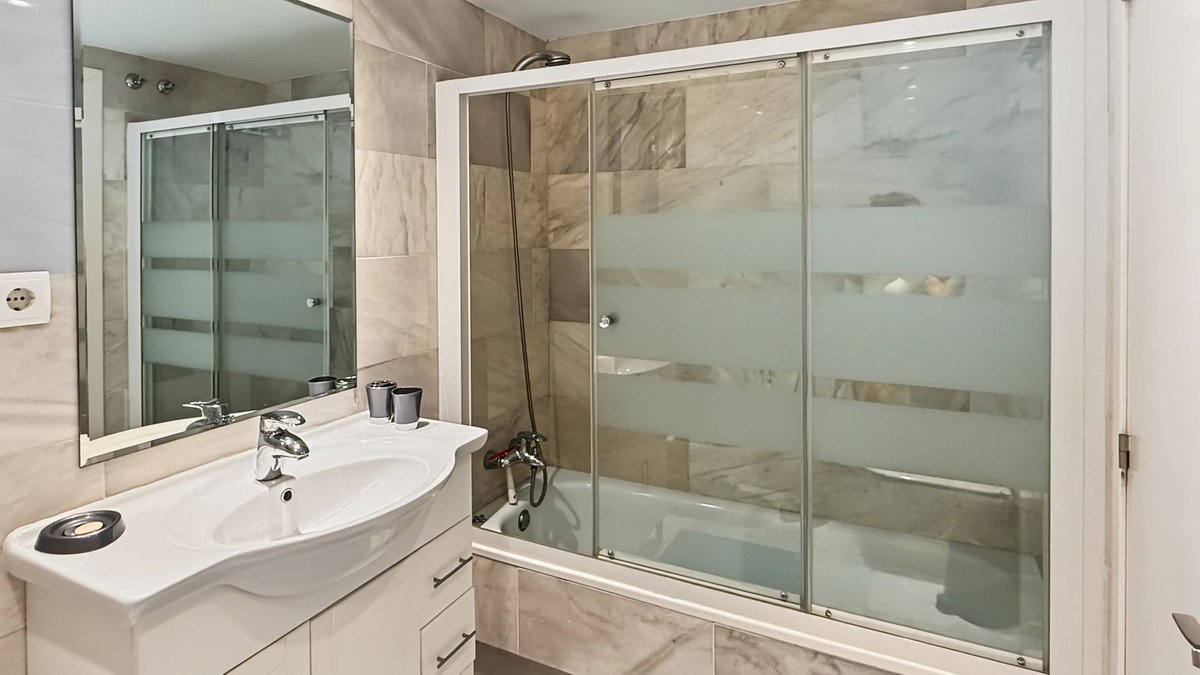 2 Bed Middle Floor Apartment in Mijas Costa