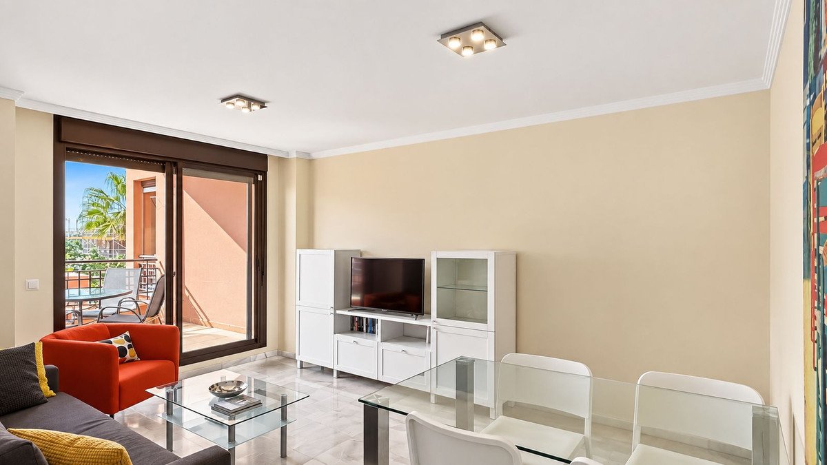 2 Bed Middle Floor Apartment in Mijas Costa
