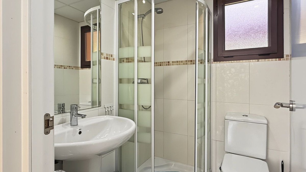 2 Bed Middle Floor Apartment in Mijas Costa