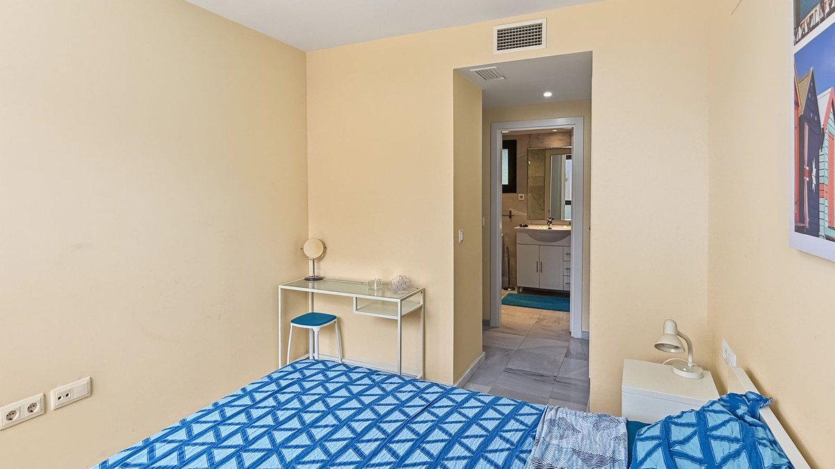2 Bed Middle Floor Apartment in Mijas Costa