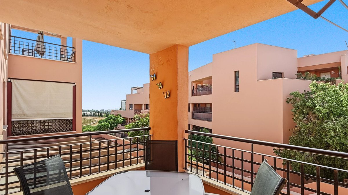 2 Bed Middle Floor Apartment in Mijas Costa
