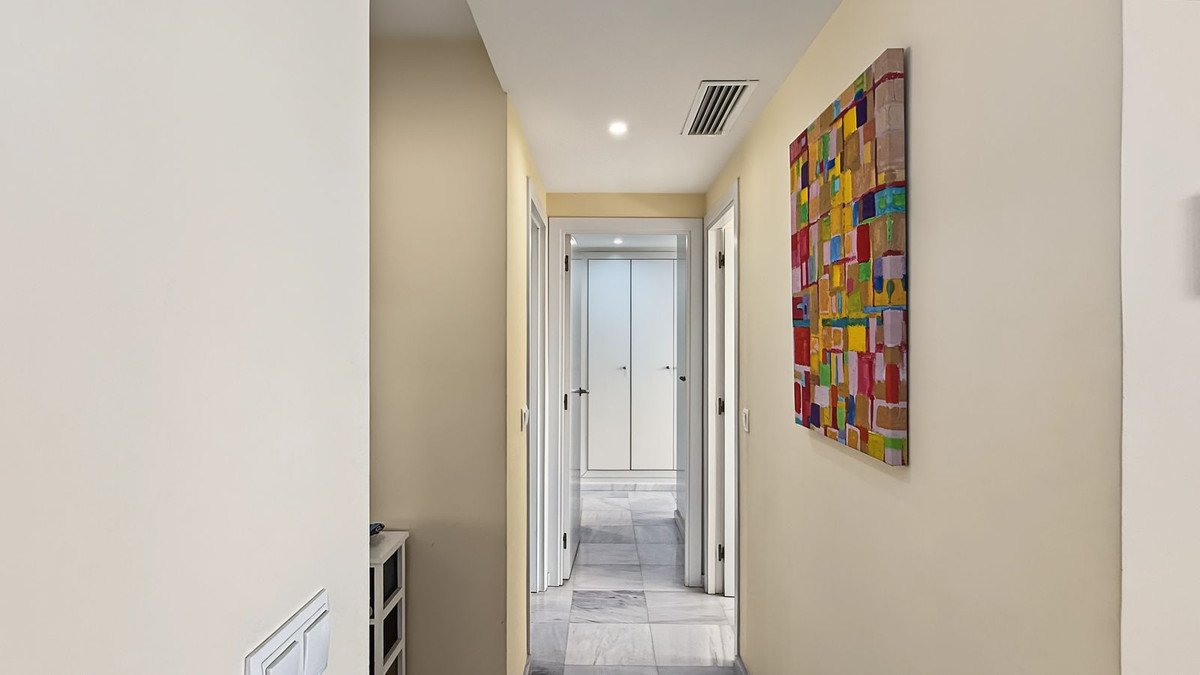 2 Bed Middle Floor Apartment in Mijas Costa