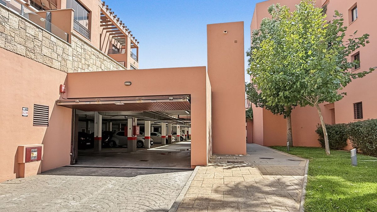 2 Bed Middle Floor Apartment in Mijas Costa