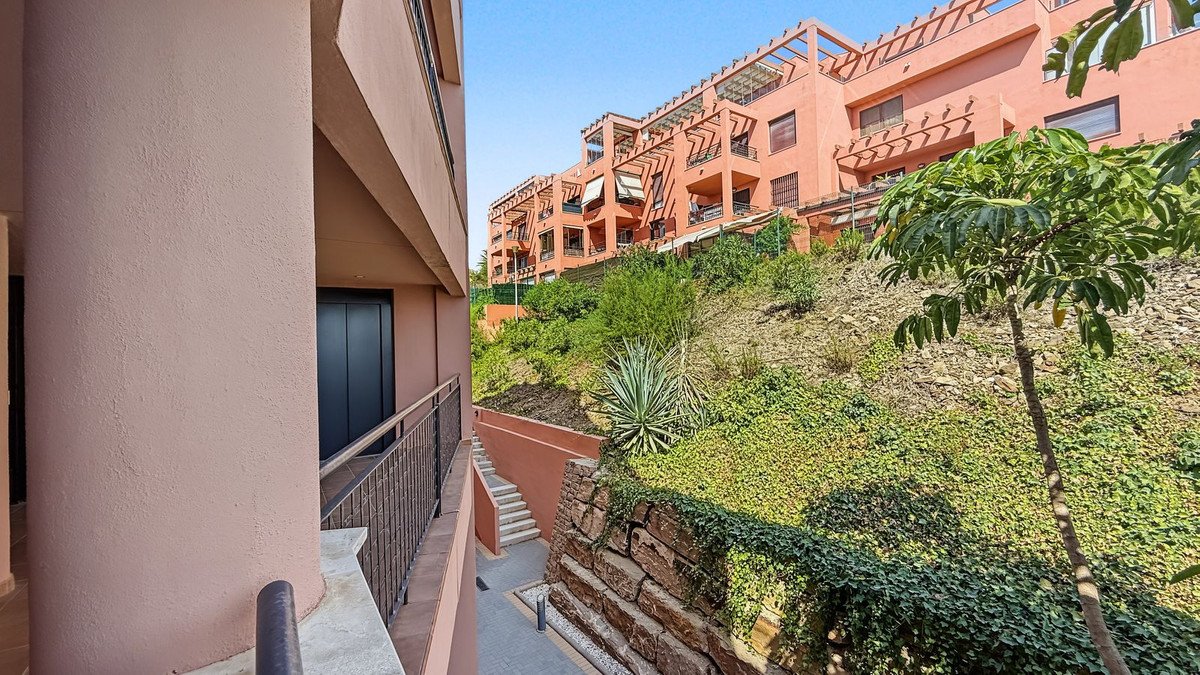 2 Bed Middle Floor Apartment in Mijas Costa