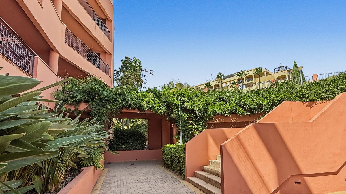 2 Bed Middle Floor Apartment in Mijas Costa