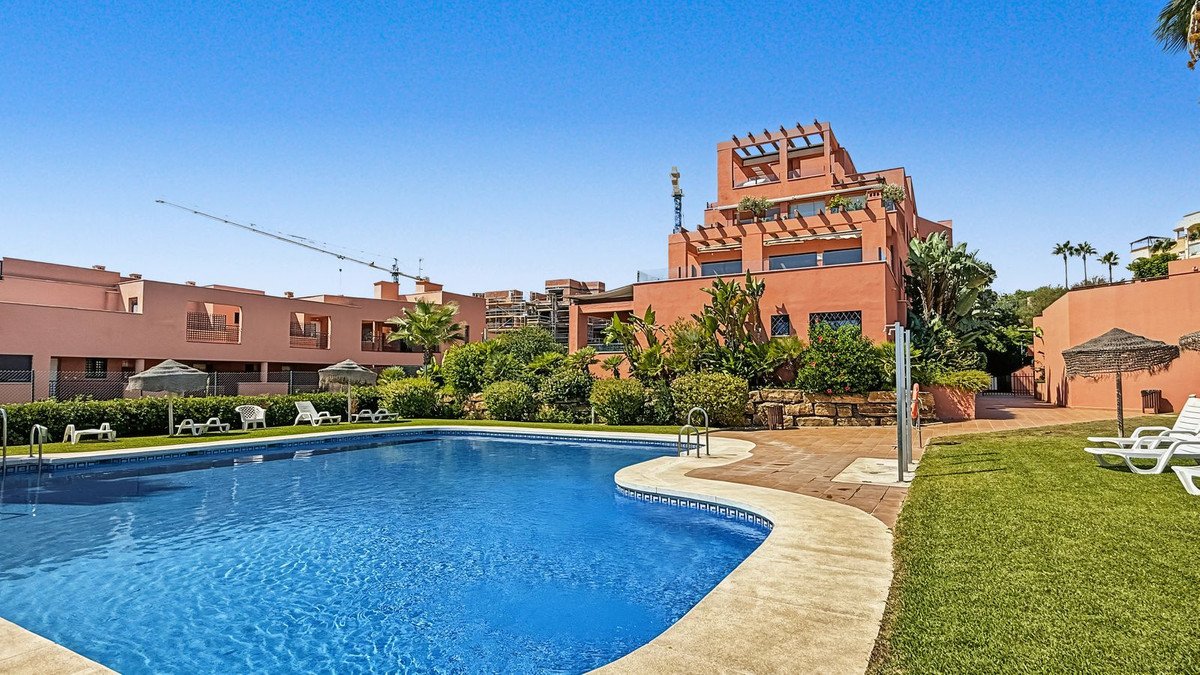 2 Bed Middle Floor Apartment in Mijas Costa