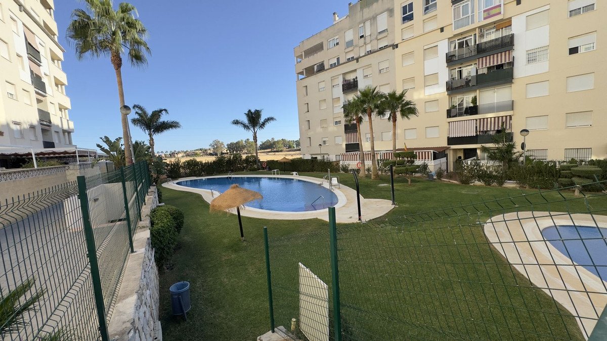 3 Bed Middle Floor Apartment in Nueva Andalucía